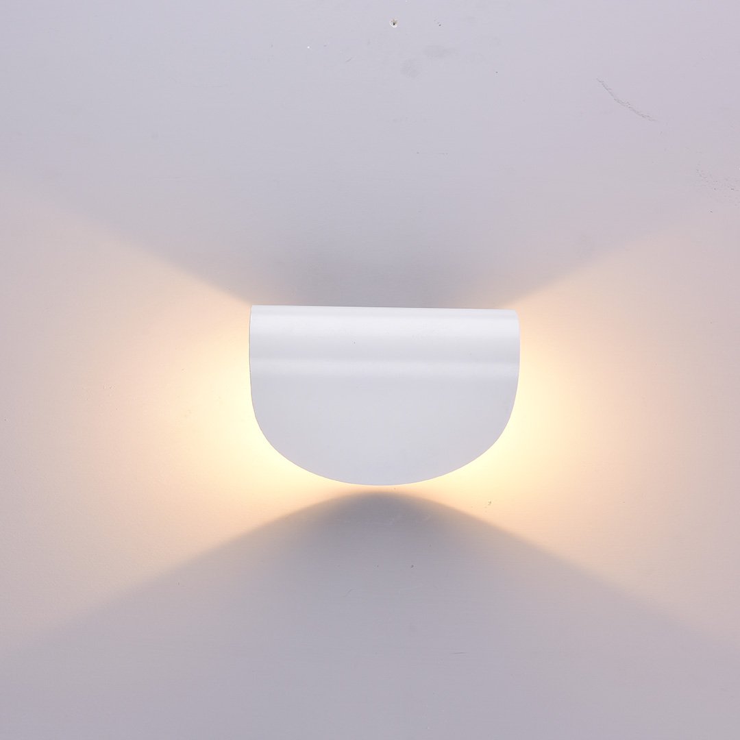 TwistBeam - Nowoczesna lampa ścienna z regulowanym kierunkiem światła