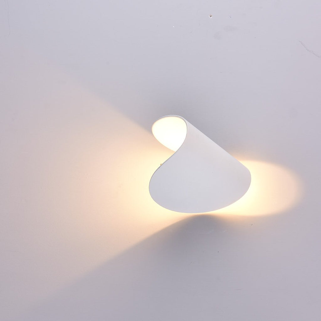 TwistBeam - Nowoczesna lampa ścienna z regulowanym kierunkiem światła