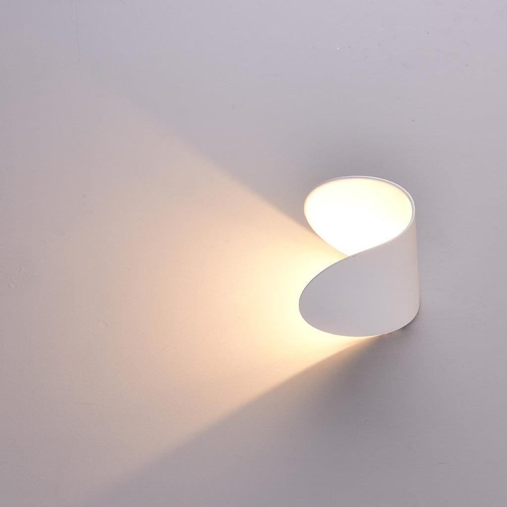TwistBeam - Nowoczesna lampa ścienna z regulowanym kierunkiem światła